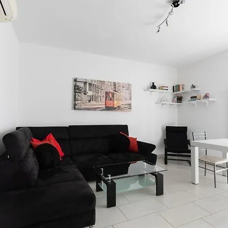 Bisceglie Mm Balcony King Apartment Milan Exterior photo